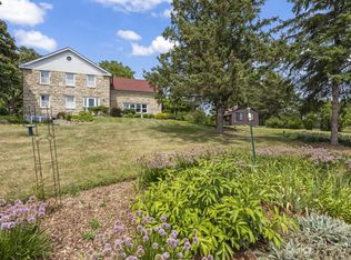 S42W34076 Hidden Valley Dr, Dousman, WI 53118
