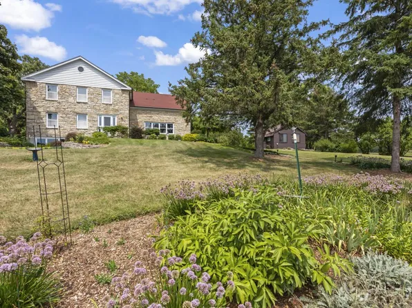 S42W34076 Hidden Valley DRIVE, Dousman, WI 53118