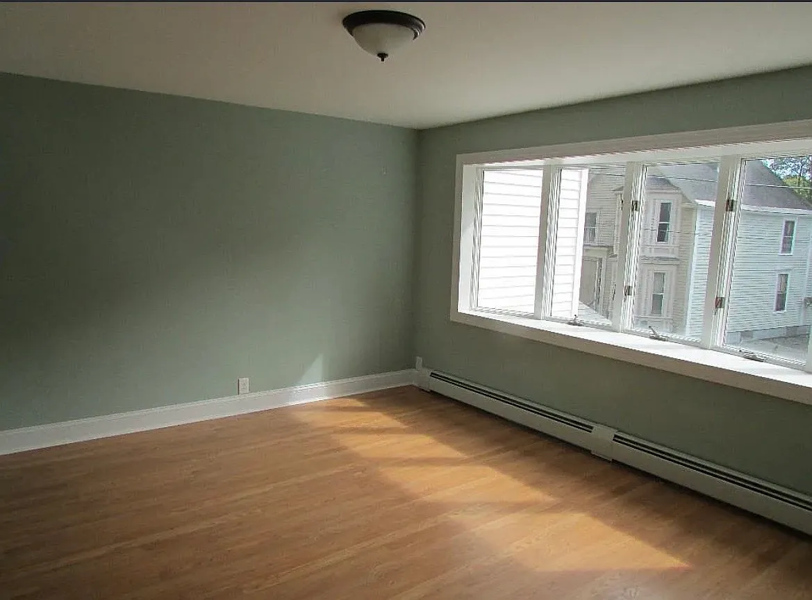 119 Oak St — Photo 2