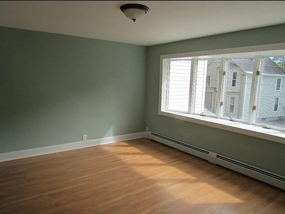 2nd image of 119 Oak St #B