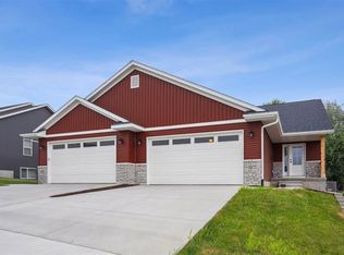 817 Prairie View Dr, West Branch, IA 52358