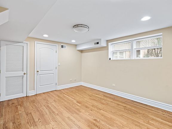 4th image of 6046 N Francisco Ave APT Gw
