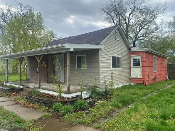 512 E 2nd St, Norborne, MO 64668