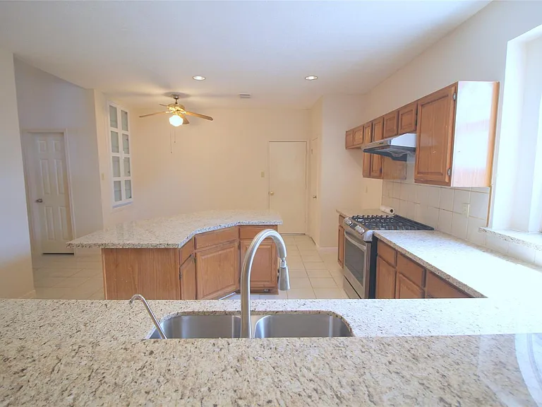 16326 Brush Meadows Ct — Photo 9