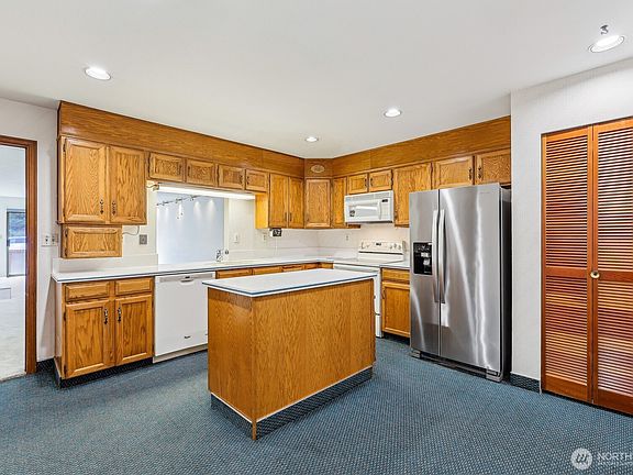 5th image of 909 N I Street #101