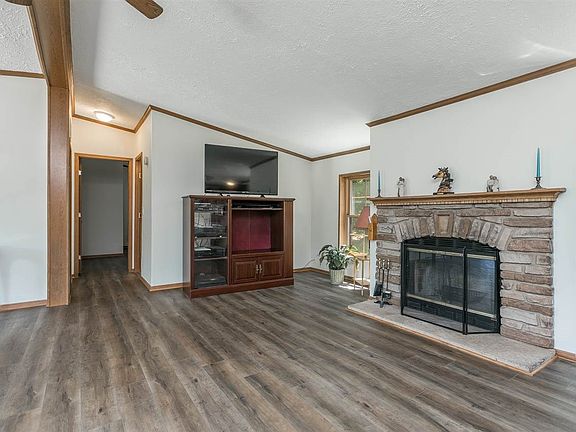3rd image of 1903 Gary Alberts Ln