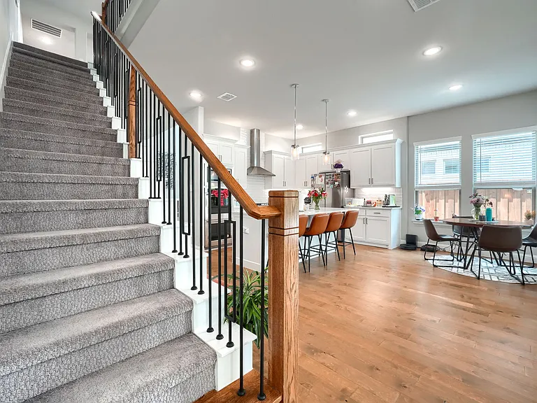 2446 Bainbridge Dr — Photo 15