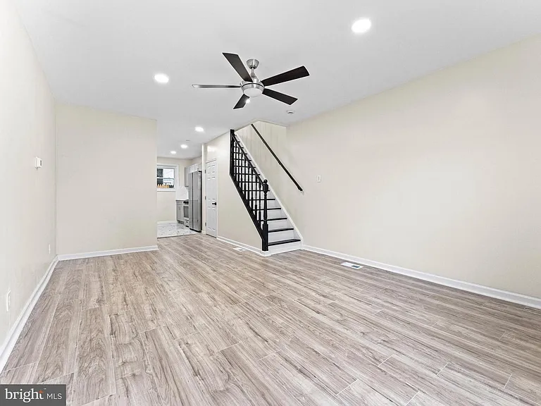 2211 Pierce St — Photo 2