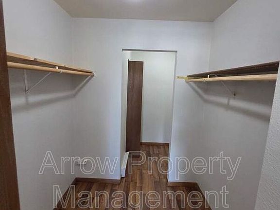 5th image of 906 E E St #D