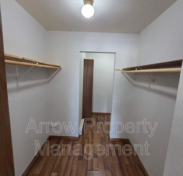 906 E E St #D — Photo 5
