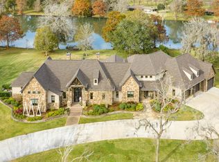 30 Lake Rd, Lake Jackson, TX 77566