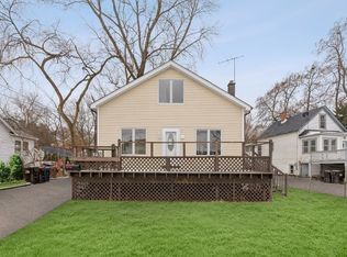 303 N River Rd, Fox River Grove, IL 60021