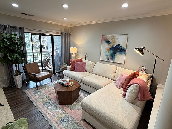 2nd image of 232 Queens Rd APT 44