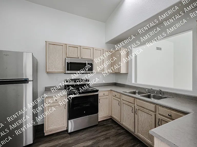 12731 W Sharon Dr — Photo 7