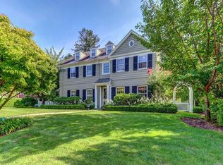 140 Cambridge Ave, Garden City, NY 11530