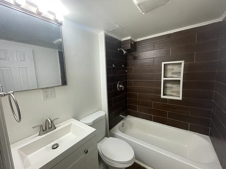 142 Paine St #1 — Photo 9