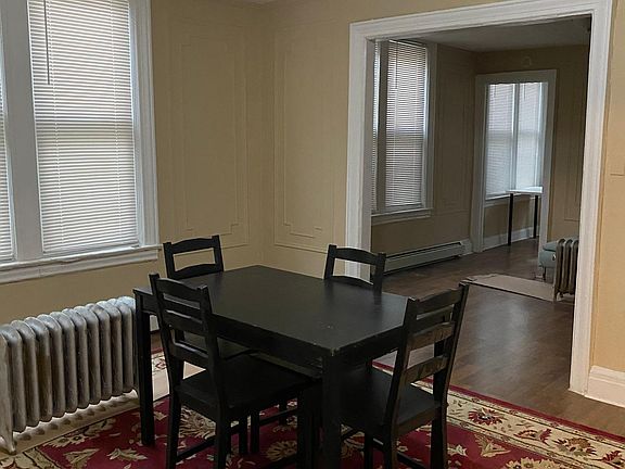 3rd image of 1051 Ward Ave Floor 2