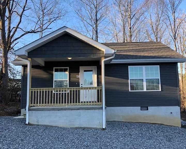 41 Hickory Hill Ln — Photo 1