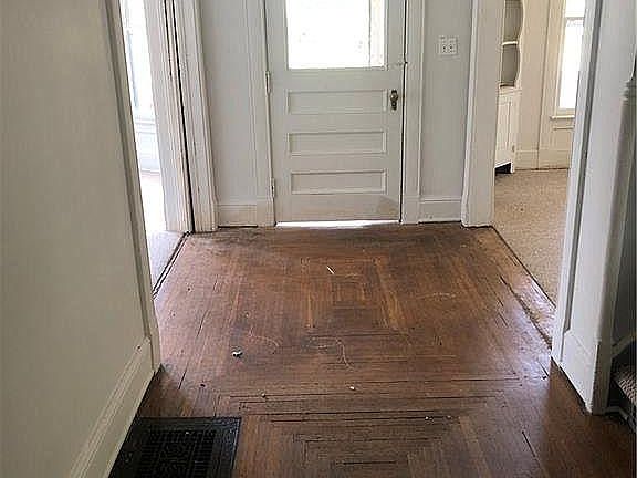 hallway entr_e front