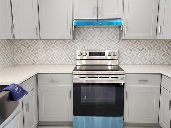 5th image of 8010 Hyde Park Ave