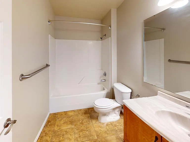 663 NW 3rd St #C — Photo 3