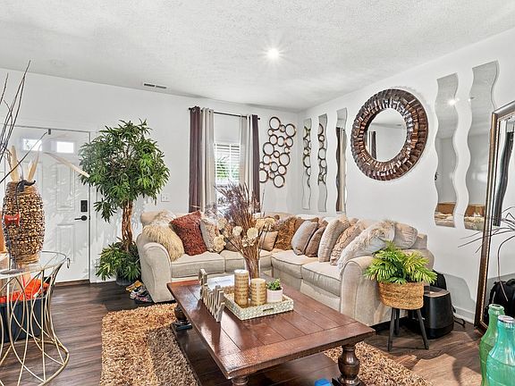 3rd image of 2807 Sovereign Dr