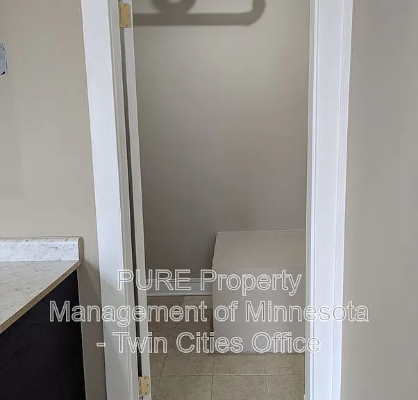 605 Van Buren Ave #1 — Photo 8