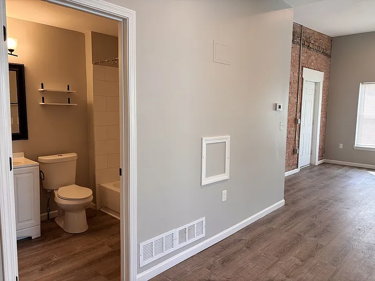1119 Custer St #202 — Photo 16