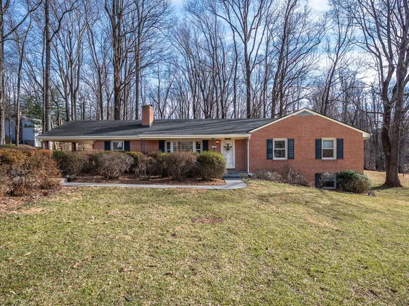 921 Watson Pl, Bedford, VA 24523