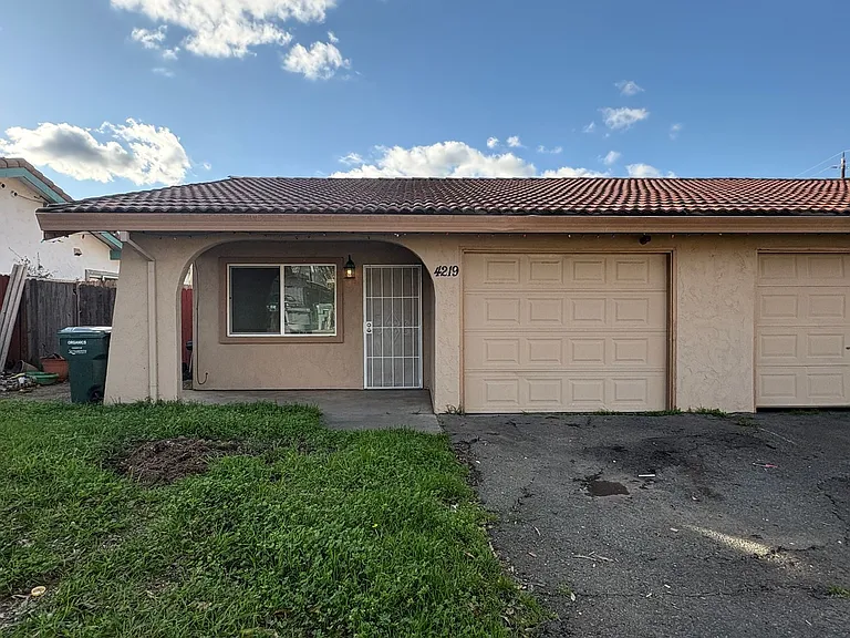 4219 Casa Blanca Ln - Carmichael 95608 — Photo 2