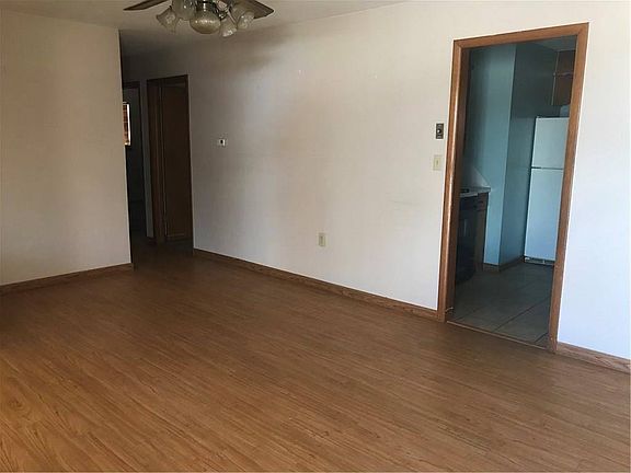 4th image of 400 S Leslie Dr