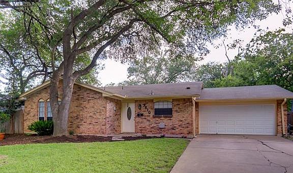 2nd image of 9810 Oak Hollow Dr
