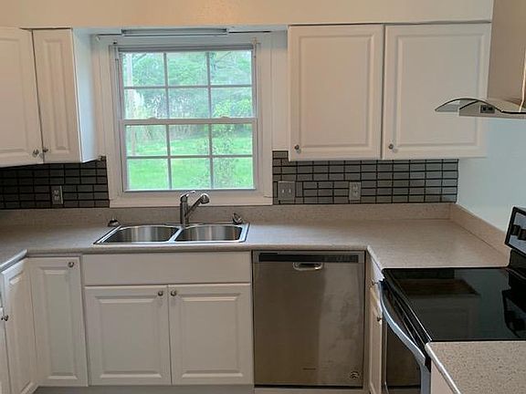 3rd image of 2216 Helen Dr