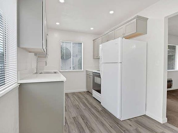 5th image of 8203 Kelton Dr