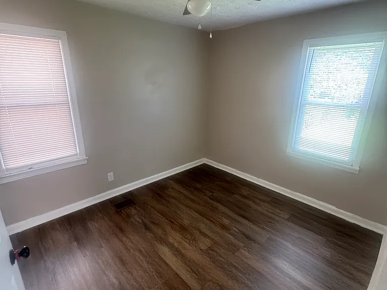 3440 Glendale Ave — Photo 3