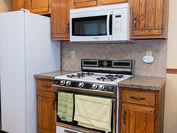 5th image of 1506 Meadow Ln