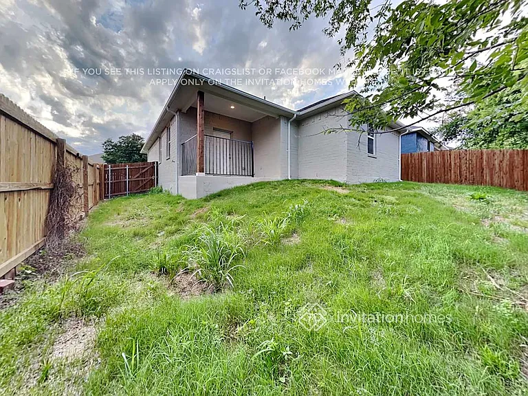 1320 Liberty St — Photo 15