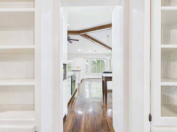 5th image of 1039 Governors Rd