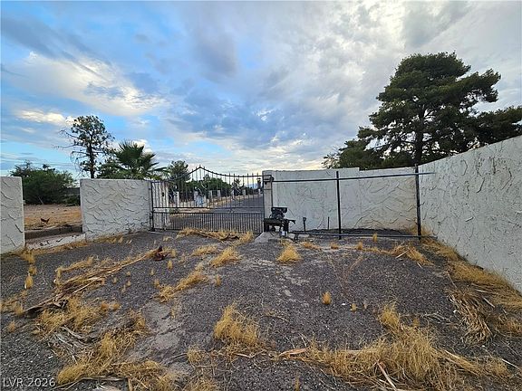 2nd image of 3115 E Viking Rd