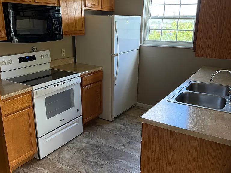 406 Morgan Dr #B — Photo 2