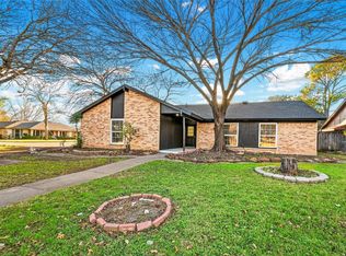 1301 Chestnut Rd, Mansfield, TX 76063
