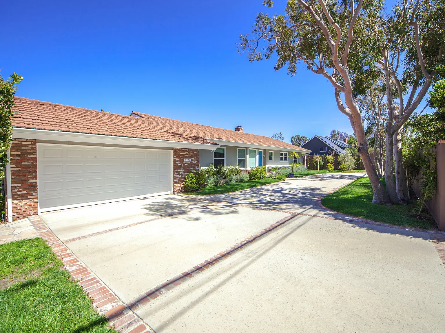 4 bed, 2.5 bath, 1995 sqft, $20,000 — Photo 3