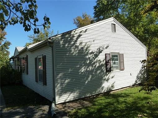 2nd image of 2027 Merriam Ln