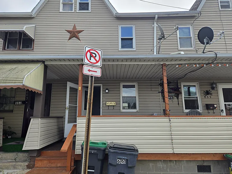 661 Vine St — Photo 1