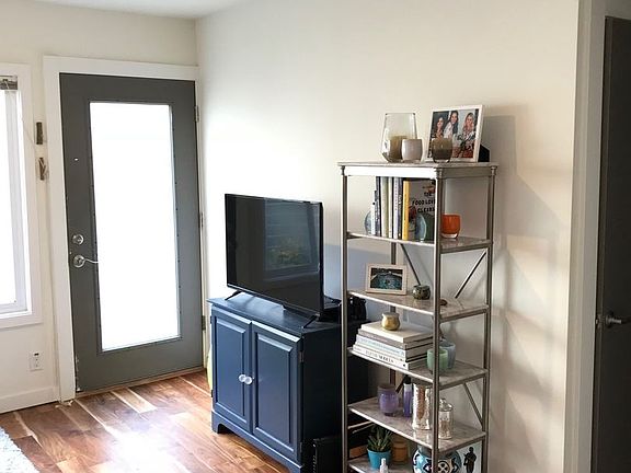 3rd image of 110 W Florentia St APT 5