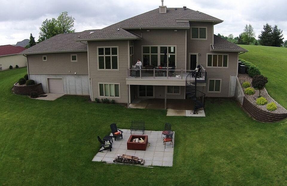 1st image of 847 Fox Run Dr
