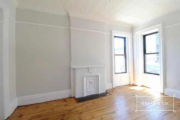 Rented by Grand & Co. | media 32