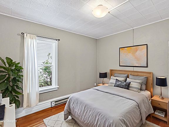 3rd image of 2202 W College Ave