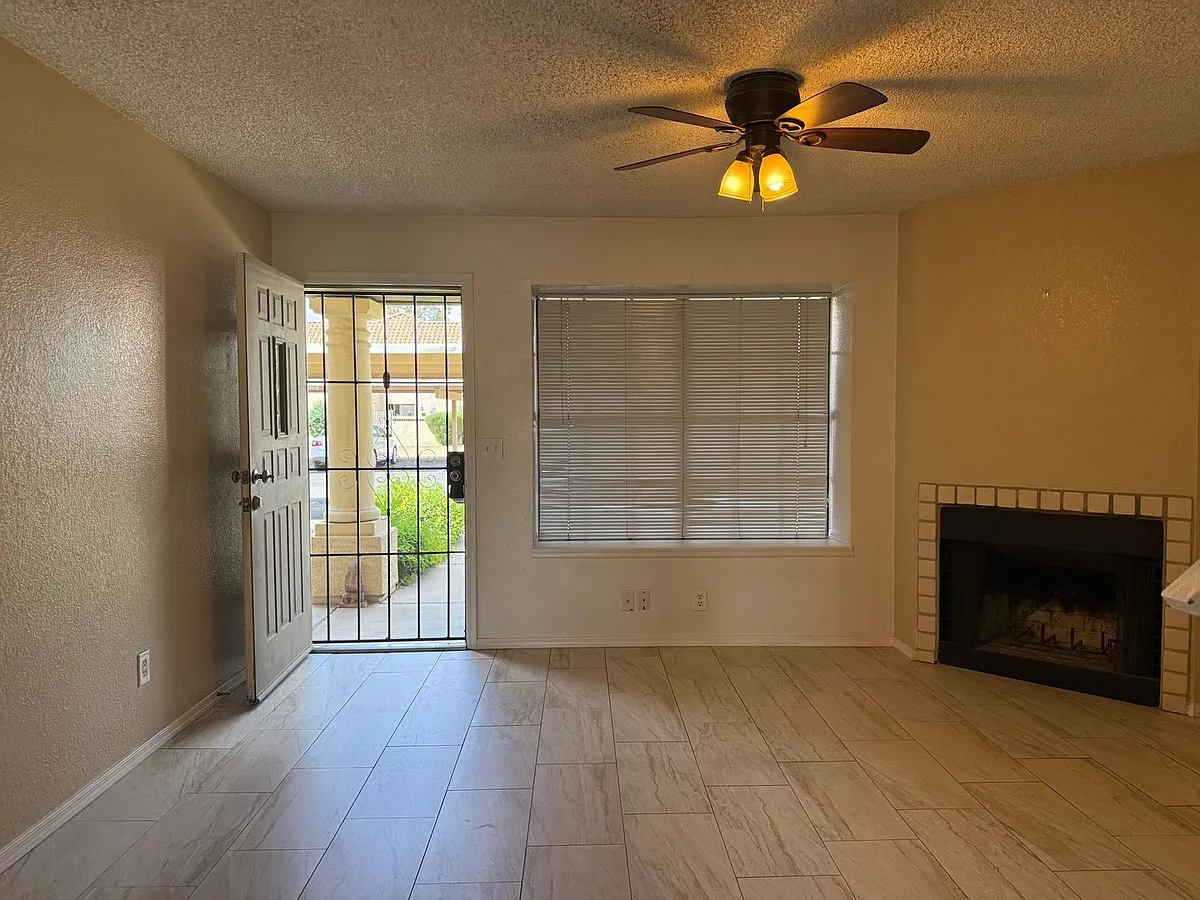 Building Photo - 5704 E Aire Libre Ave #1242