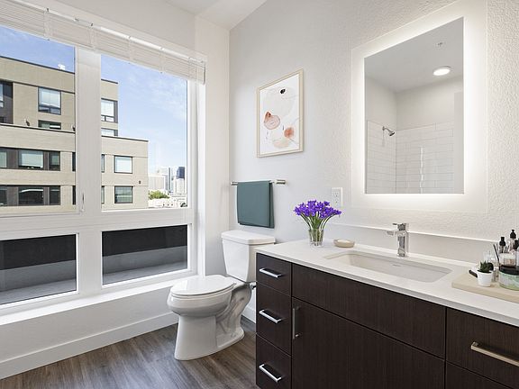 4th image of 2600 Welton St #722